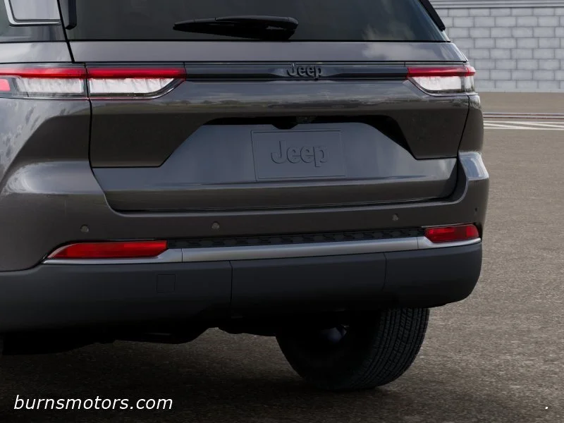 New 2026 Baltic Gray Metallic Clear-Coat Exterior Paint Jeep Laredo Altitude image 13