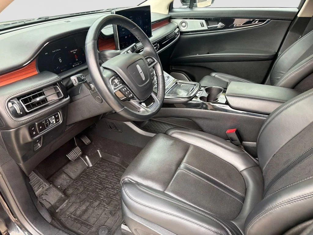 Used 2023 Black Lincoln Reserve image 22