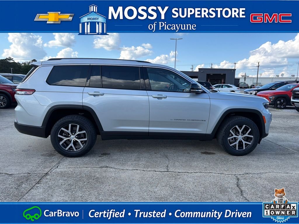 Used 2023 Silver Jeep Limited image 7