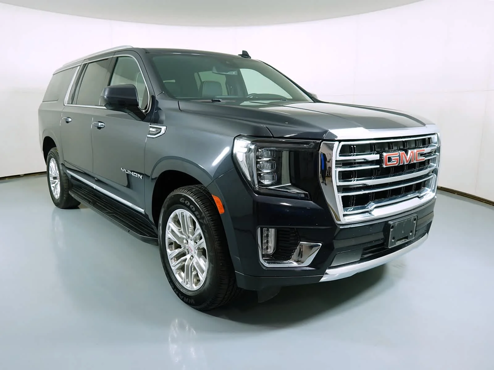 2024 GMC Yukon 4WD SLT's photo