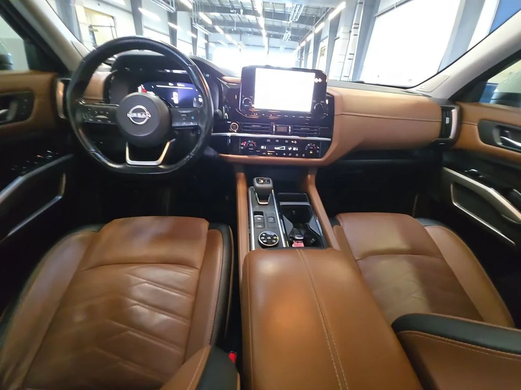 Used 2023 White Nissan Platinum image 21