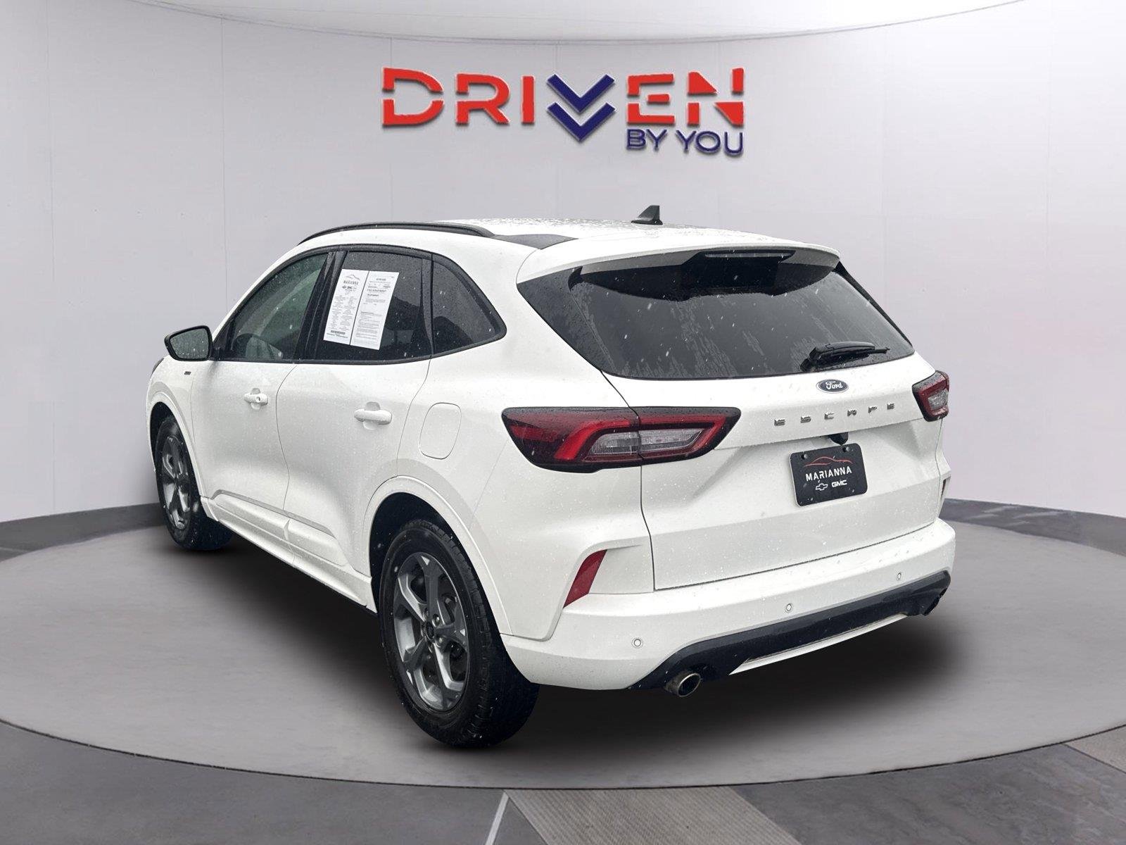Used 2023 Star White Metallic Tri-Coat Ford ST-Line image 5