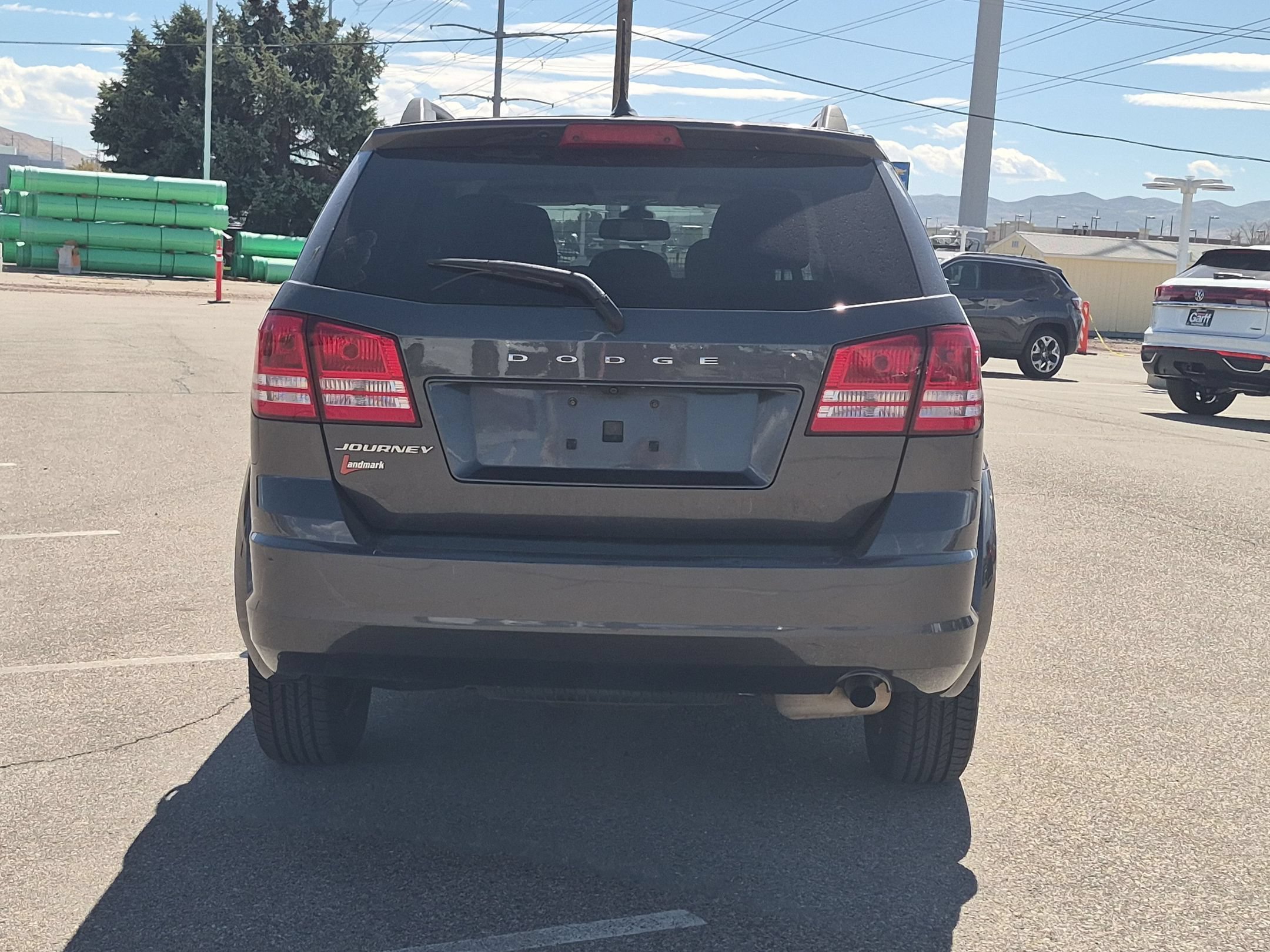 Used 2018 Granite Pearlcoat Dodge SE image 4