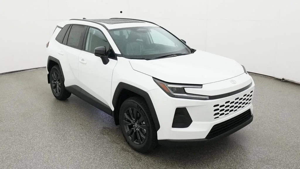 New 2026 Ice Cap Toyota XLE Premium image 10