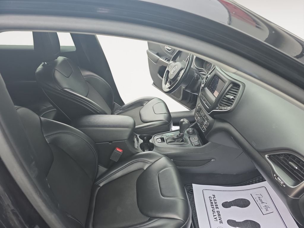 Used 2020 Black Jeep Latitude Plus image 15