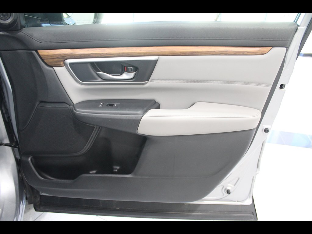 Used 2020 Lunar Silver Metallic Honda Touring image 24
