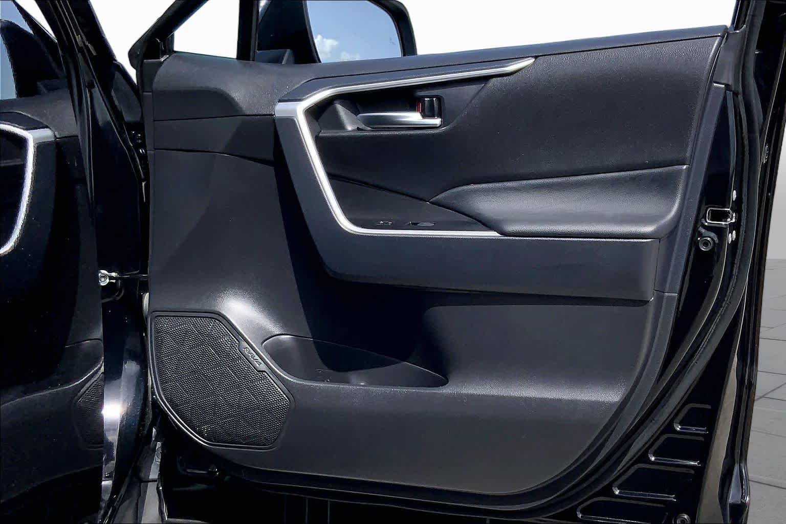 Used 2025 Midnight Black Metallic Toyota XLE image 22