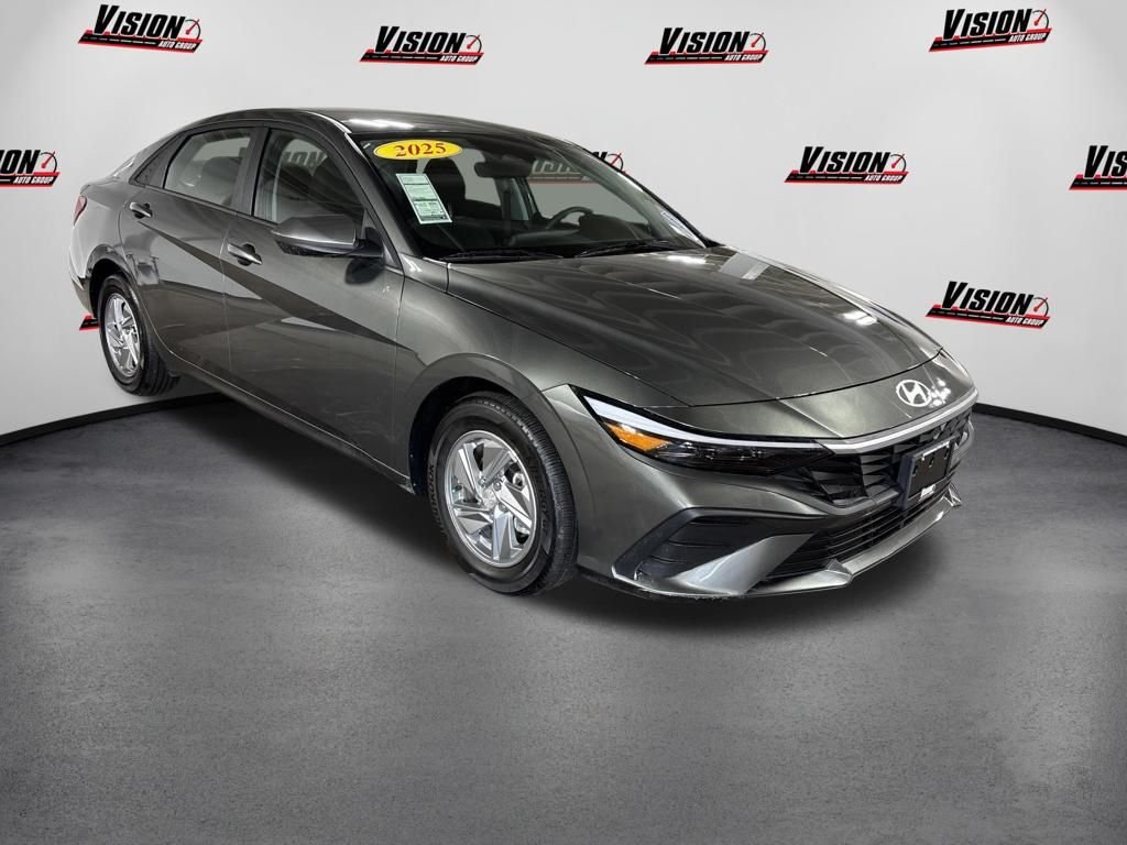 Used 2025 Gray Hyundai SE image 3
