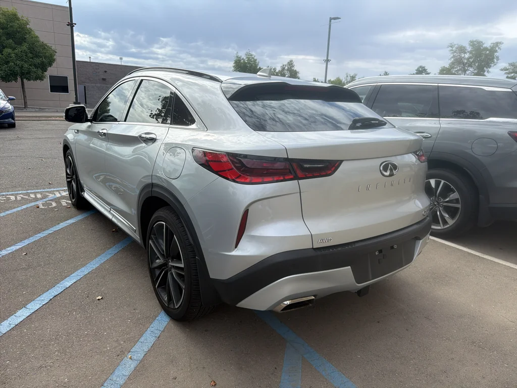 Used 2022 Liquid Platinum INFINITI ESSENTIAL image 6