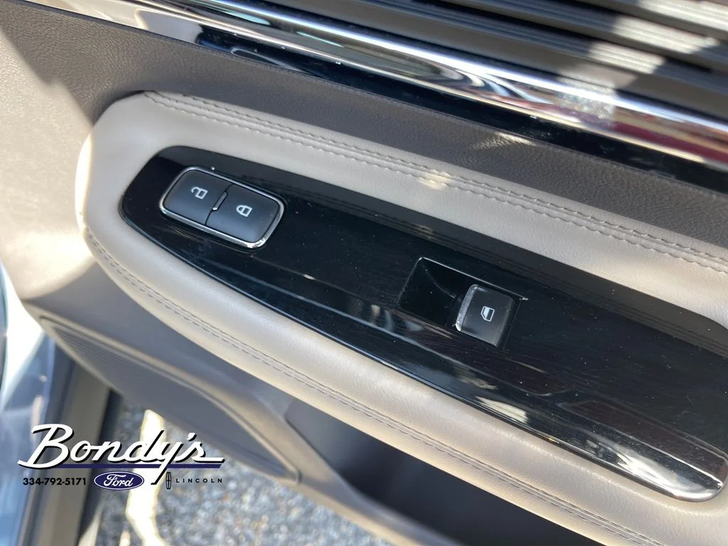 Used 2022 Blue Metallic Lincoln Standard image 20