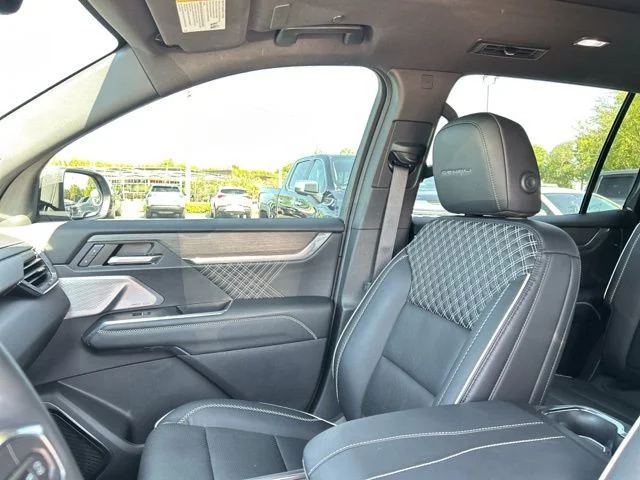 Used 2024 White GMC Denali image 39
