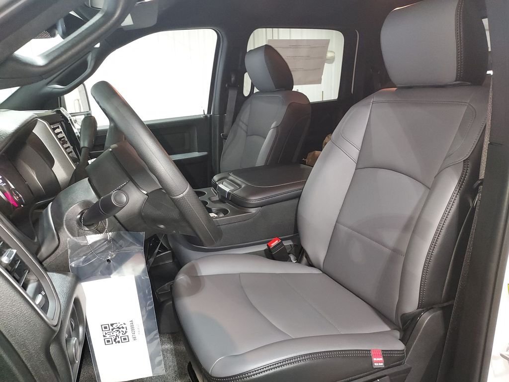 New 2026 Bright White Clearcoat RAM Tradesman image 17