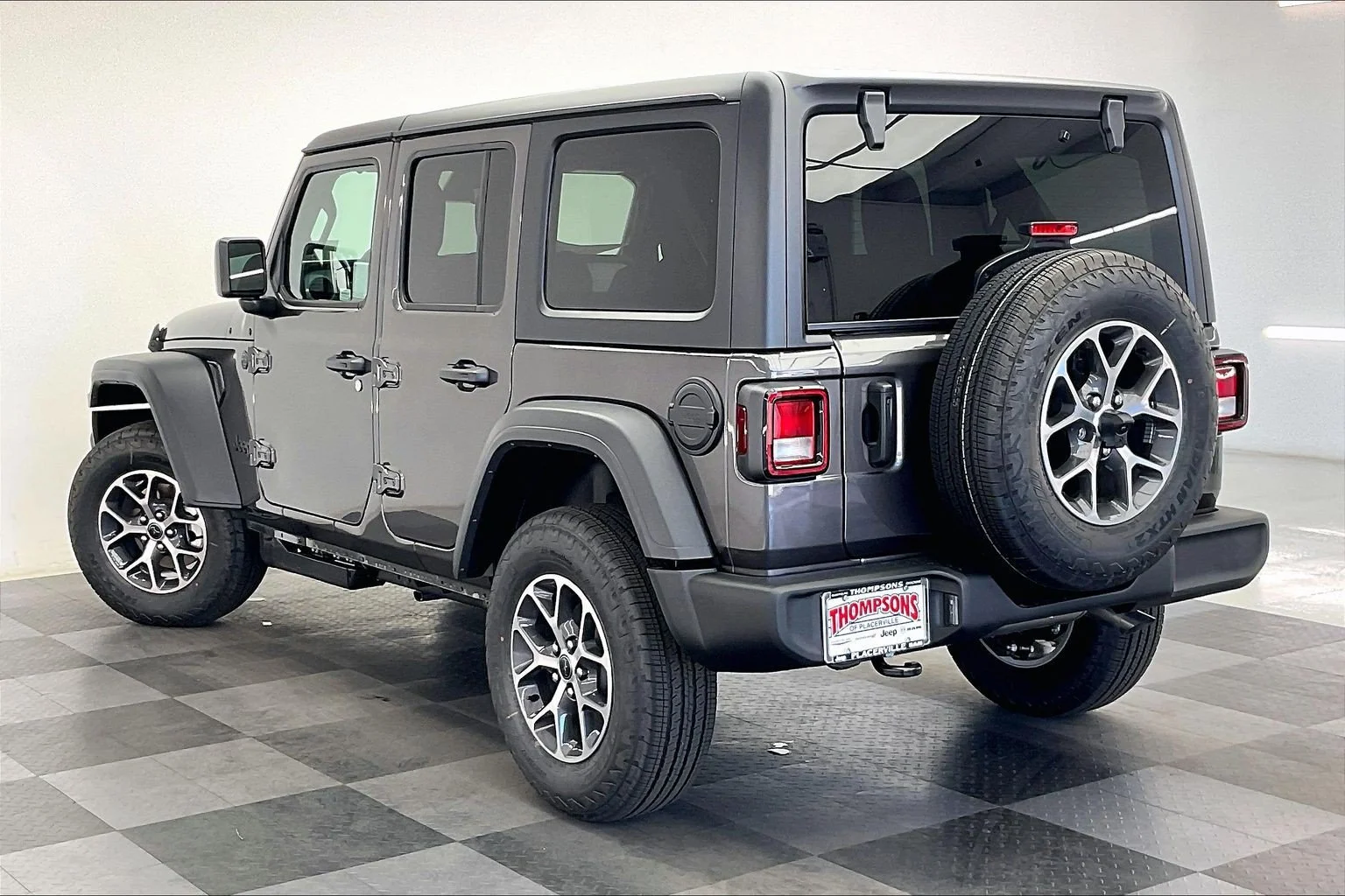 New 2026 Granite Crystal Metallic Clearcoat Jeep Sport S image 2