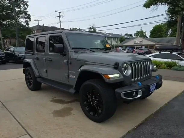 Used 2023 Gray Jeep Sahara 4xe image 3