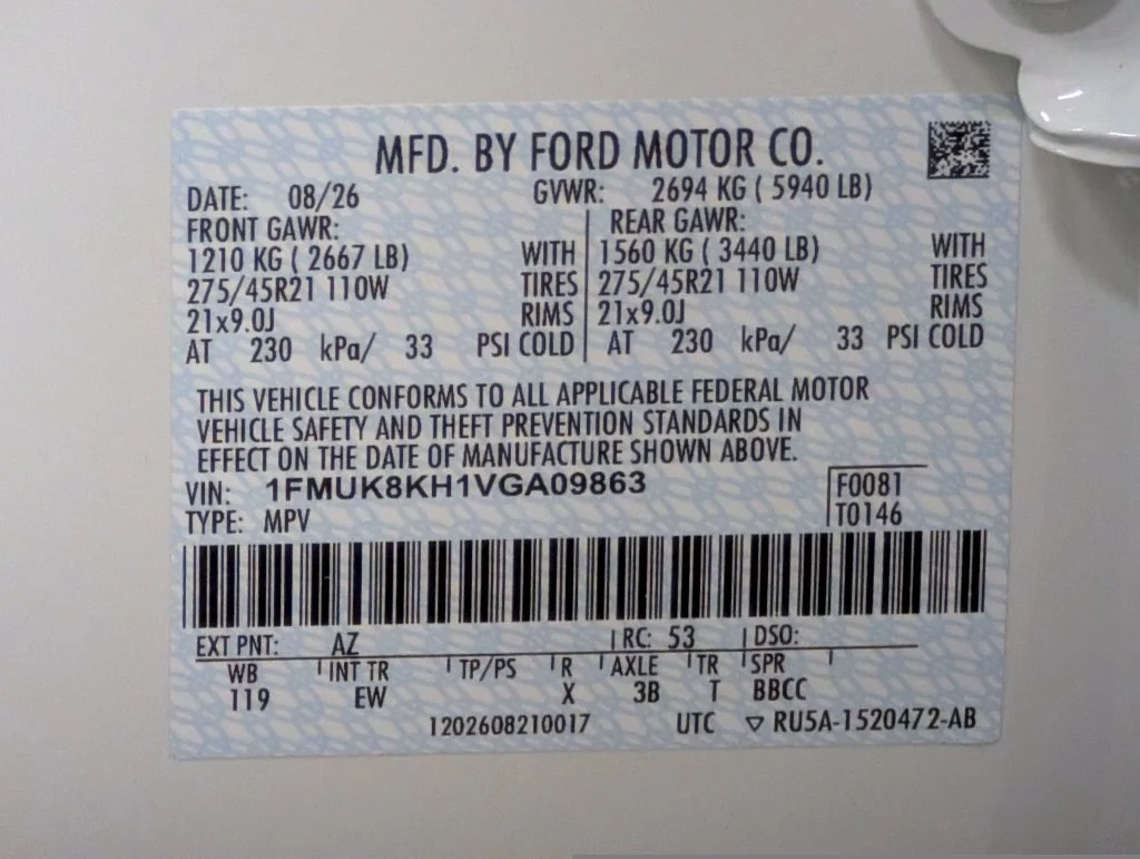New 2027 Star White Metallic Tri-Coat Ford ST-Line image 25