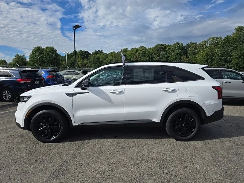 Used 2021 White Kia S image 4