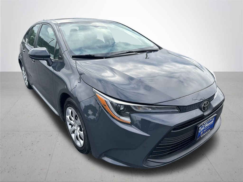Used 2024  Toyota LE image 5