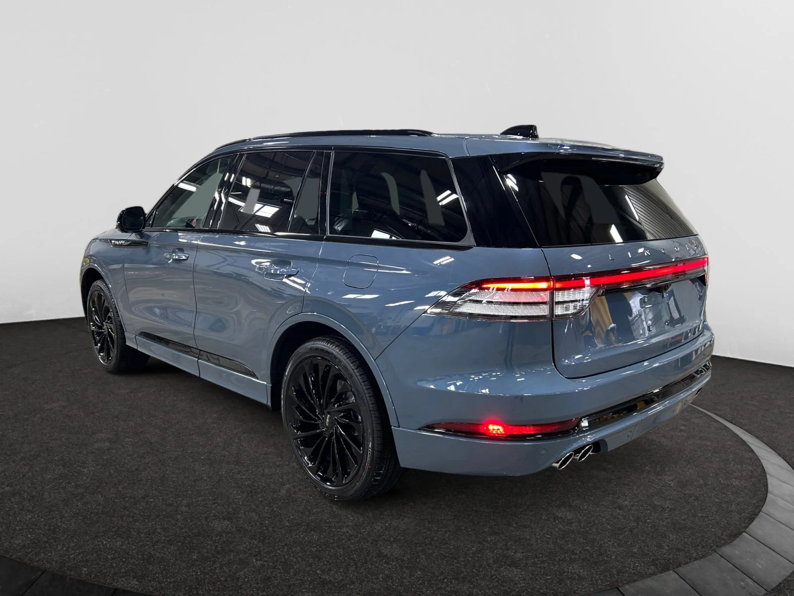 New 2026 Whisper Blue Metallic Clearcoat Lincoln Reserve image 3