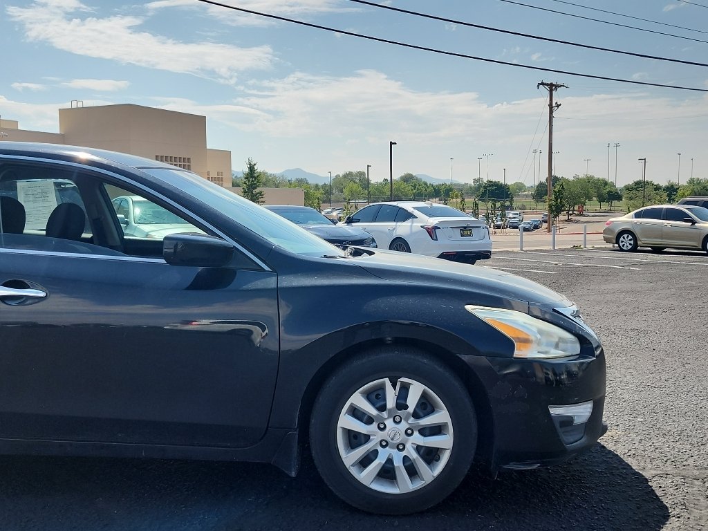 Used 2015 Super Black Nissan 2.5 S image 4
