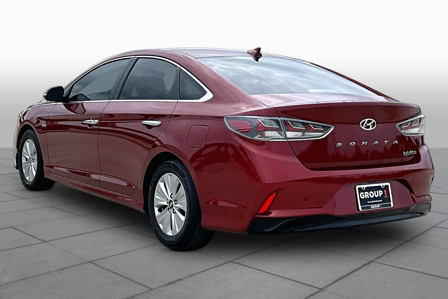 Used 2018 Cosmopolitan Red Hyundai SE image 11