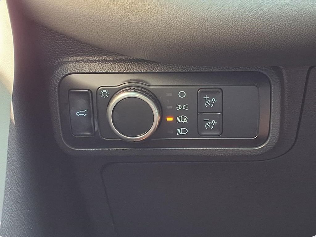Used 2025 White Metallic Ford Active image 18