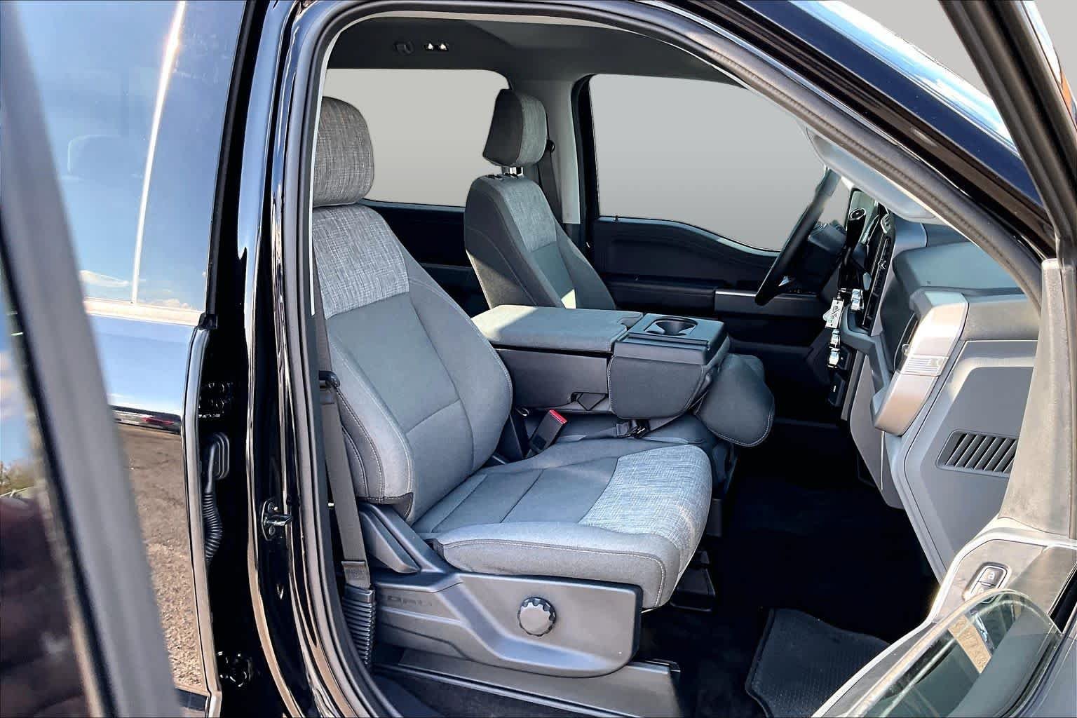 Used 2023 Agate Black Ford XLT image 9