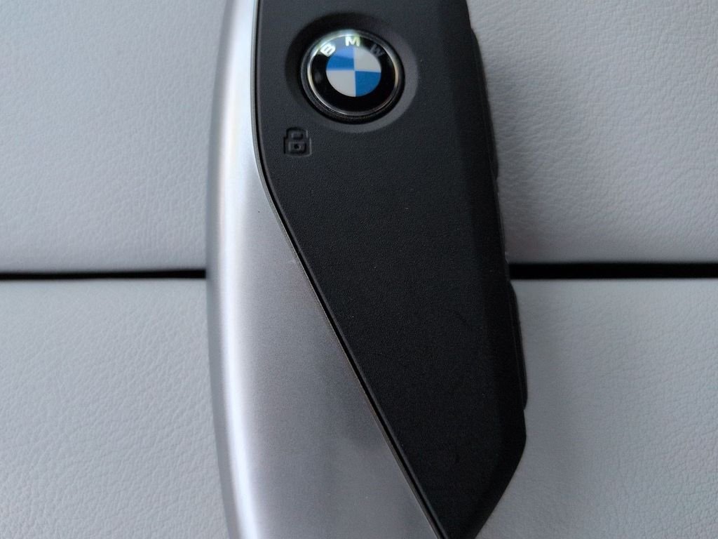 New 2026 Alpine White BMW xDrive40i image 30