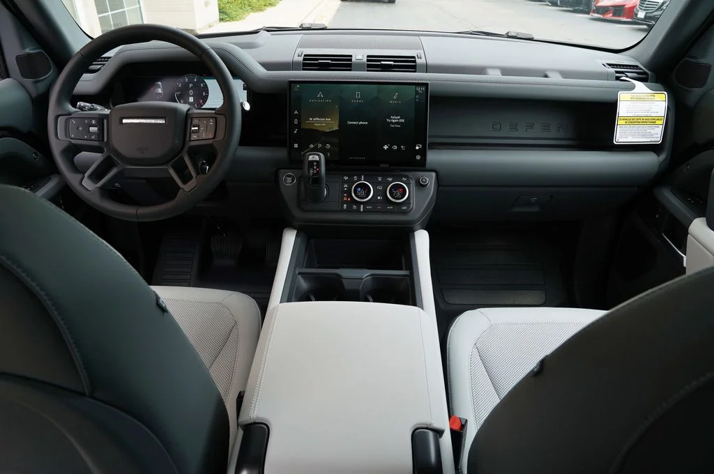 Used 2026 Black Land Rover X-Dynamic SE image 9