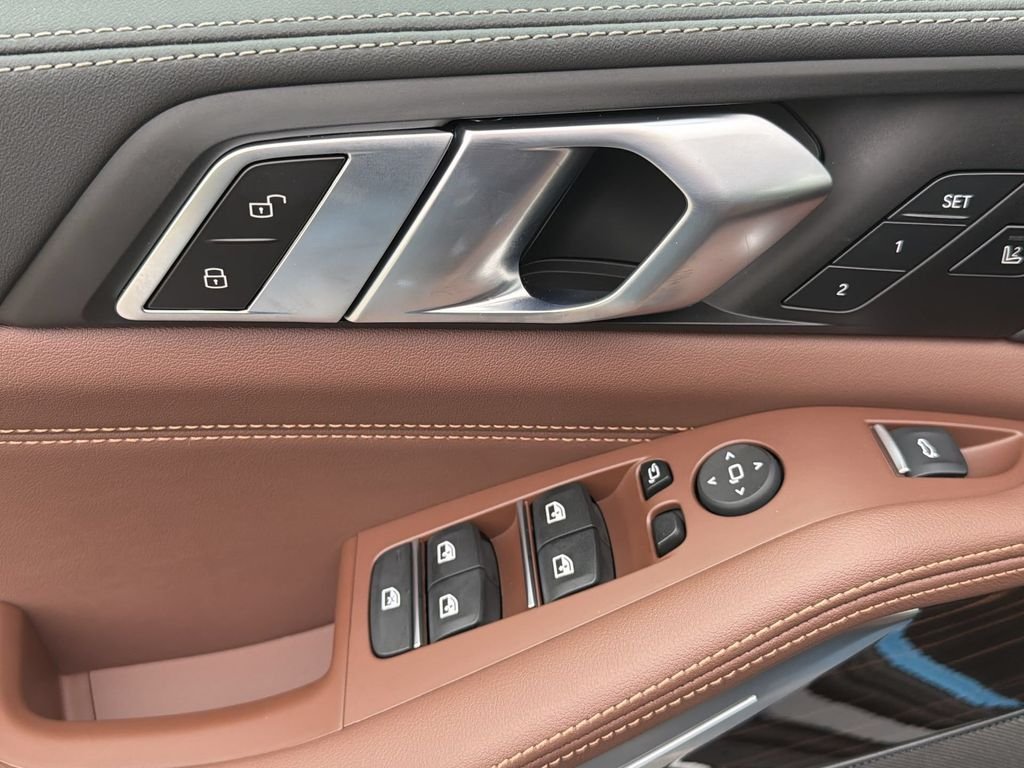 New 2026 Black Sapphire Metallic BMW xDrive40i image 15