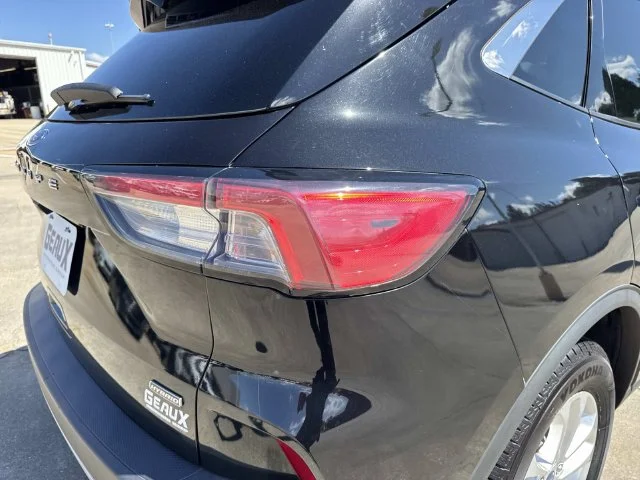 Used 2022 Black Ford SE image 20