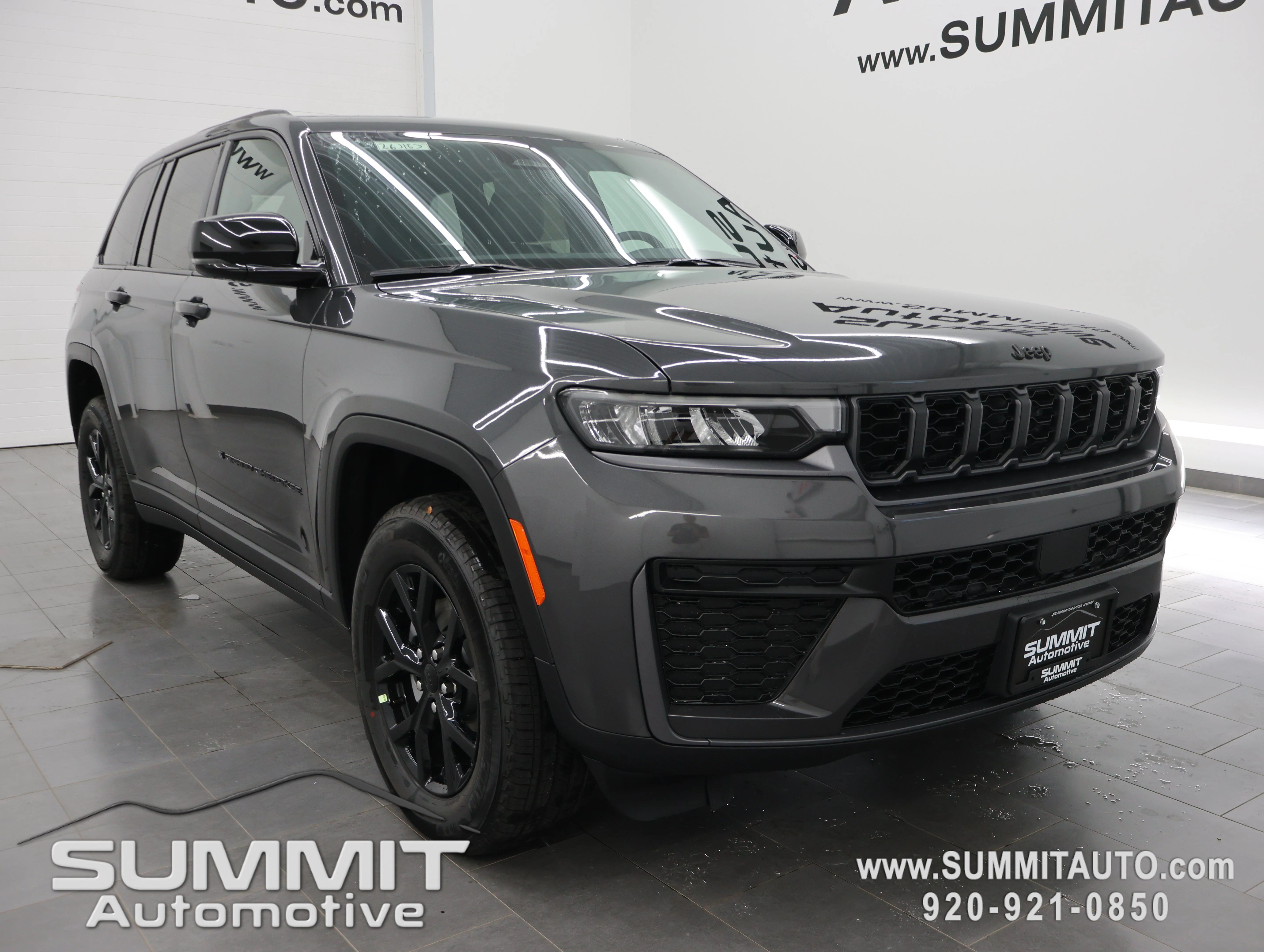 New 2026 Baltic Gray Metallic Clearcoat Jeep Altitude image 2