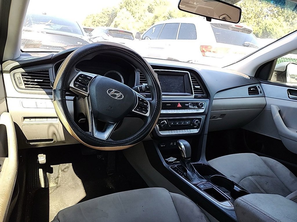 Used 2019 Silver Hyundai SE image 12