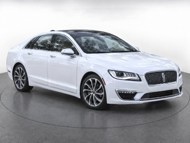 Used 2018 White Lincoln Reserve image 2