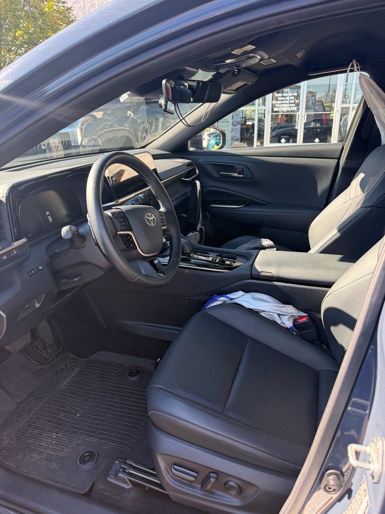 Used 2025 White Toyota XLE image 5