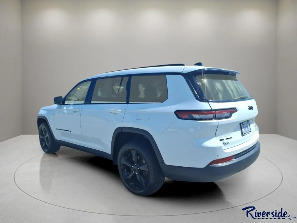 Used 2022 White Jeep Limited image 4