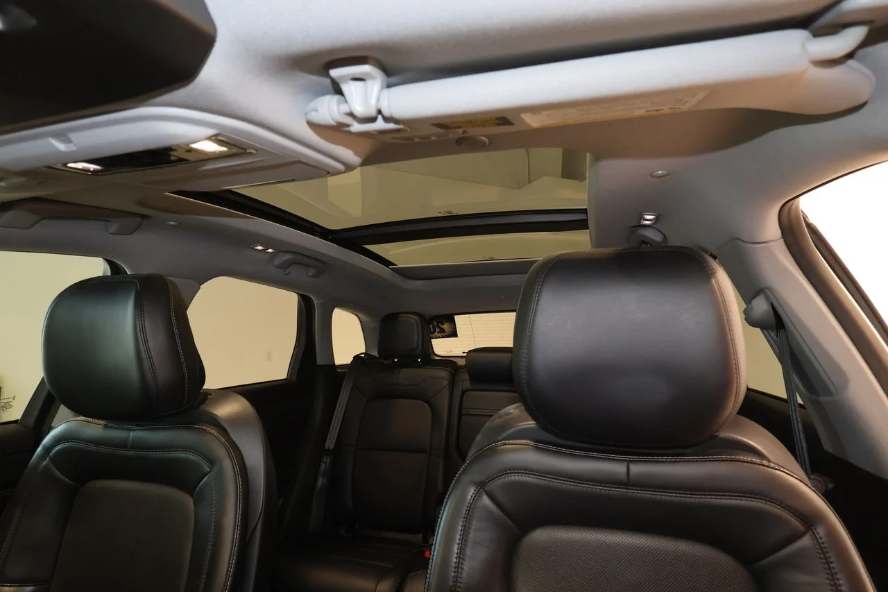Used 2020 White Lincoln Standard image 11