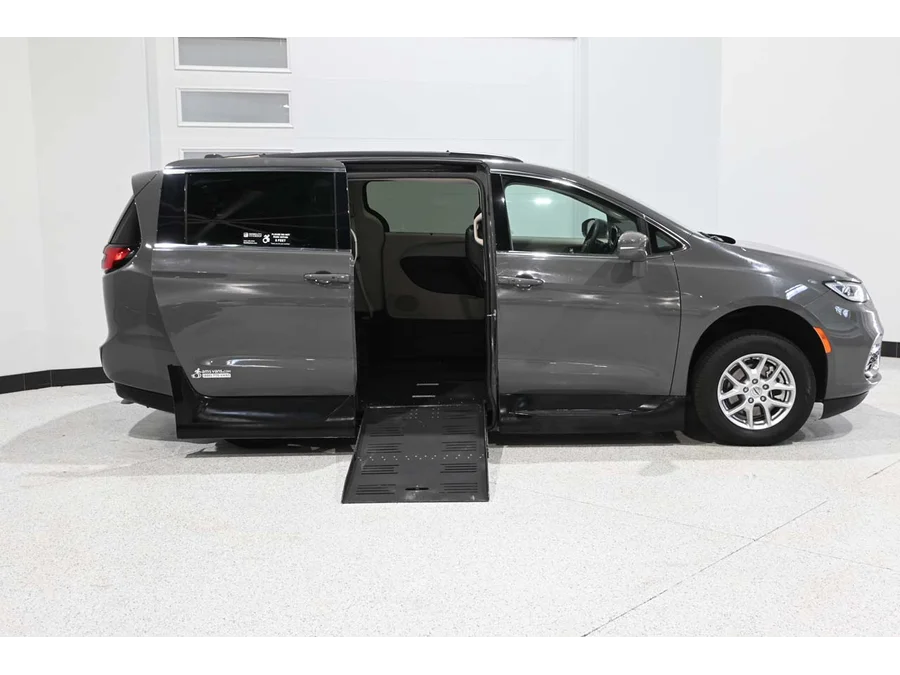2022 Chrysler Pacifica Touring L - Photo 17