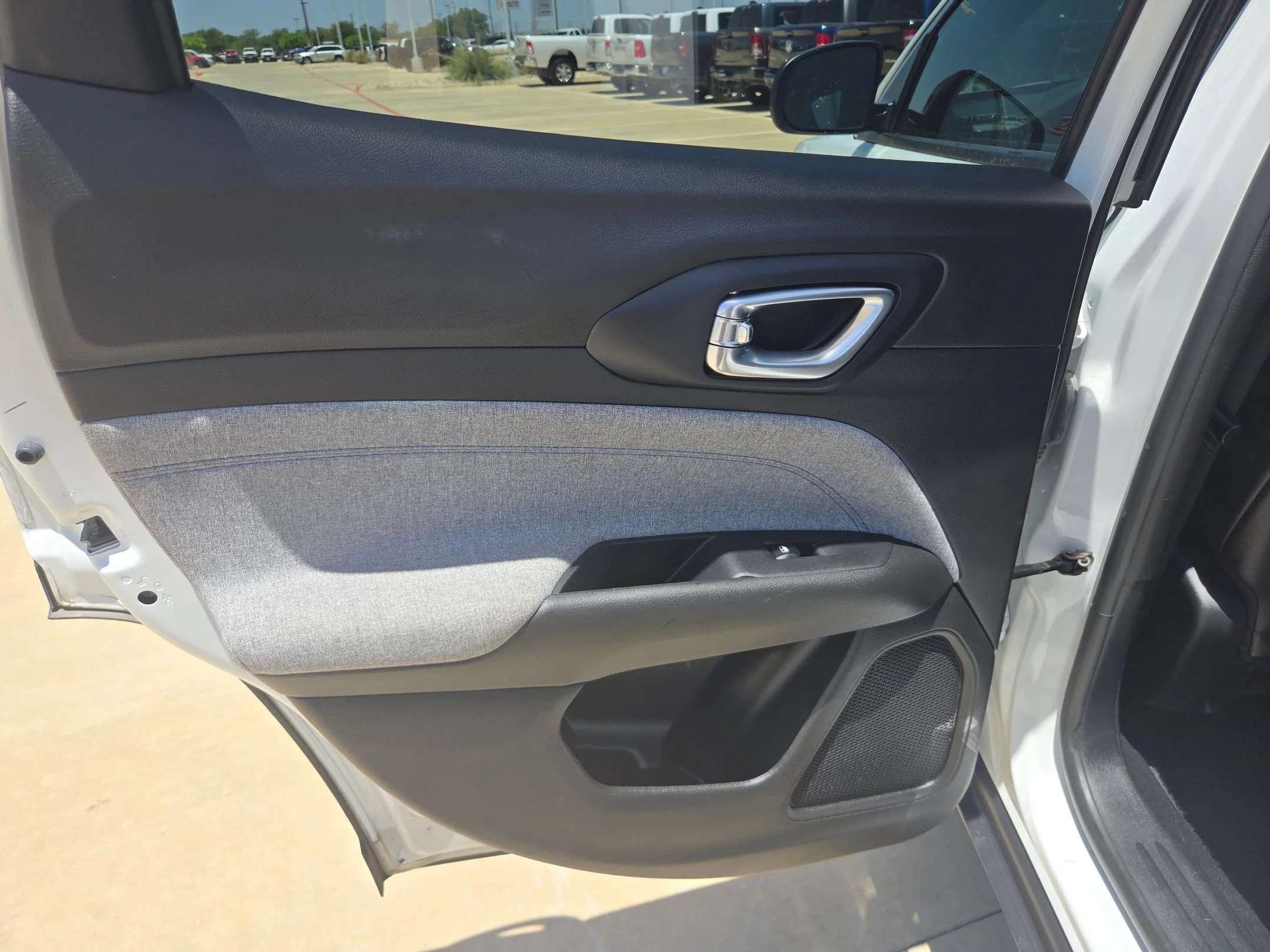 Used 2024 White Jeep Latitude image 14