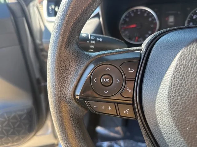 2019 Toyota RAV4 LE - Photo 16