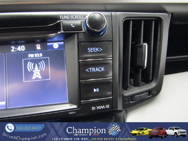 Used 2018 Silver Toyota XLE image 32