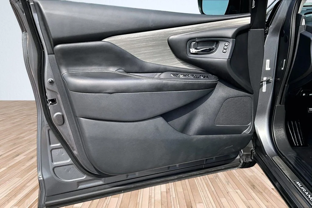 Used 2018 Gray Nissan SL image 15