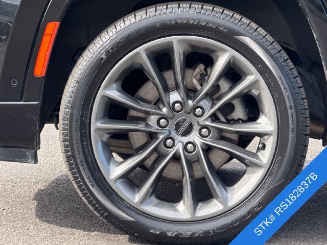 Used 2024 Diamond Black Crystal Pearlcoat Jeep Series II image 4