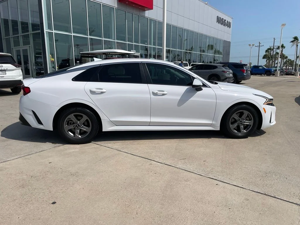 Used 2023 White Kia LXS image 3