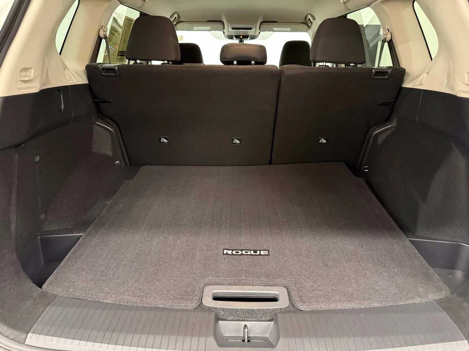 Used 2026 White Nissan S image 9