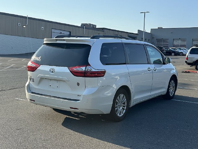 Used 2015 White Toyota XLE Premium image 4