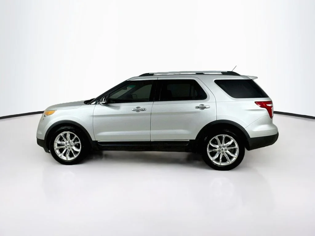 Used 2013 Ingot Silver Ford XLT image 4