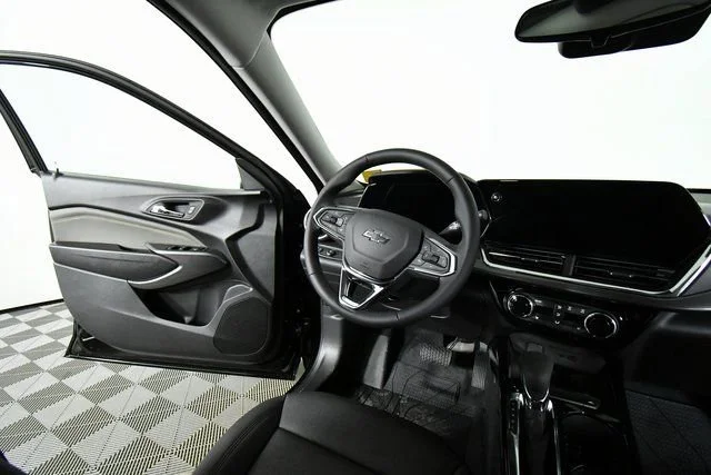 New 2026 Mosaic Black Metallic Chevrolet ACTIV image 19