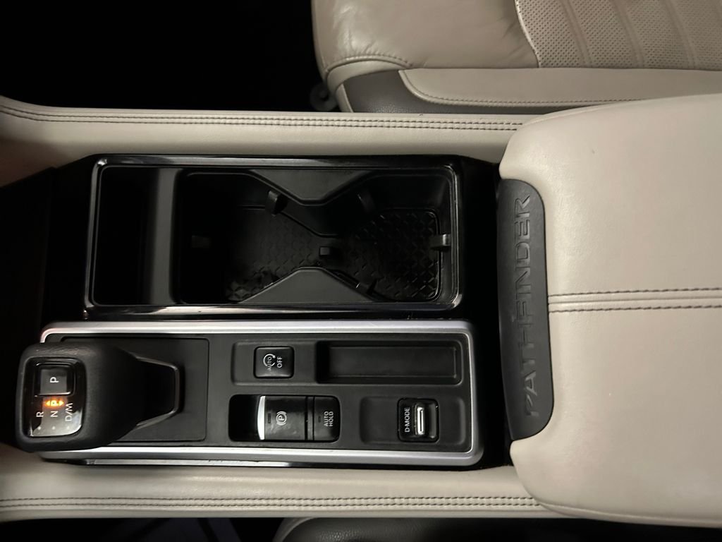 Used 2022 Blue Nissan Platinum image 23