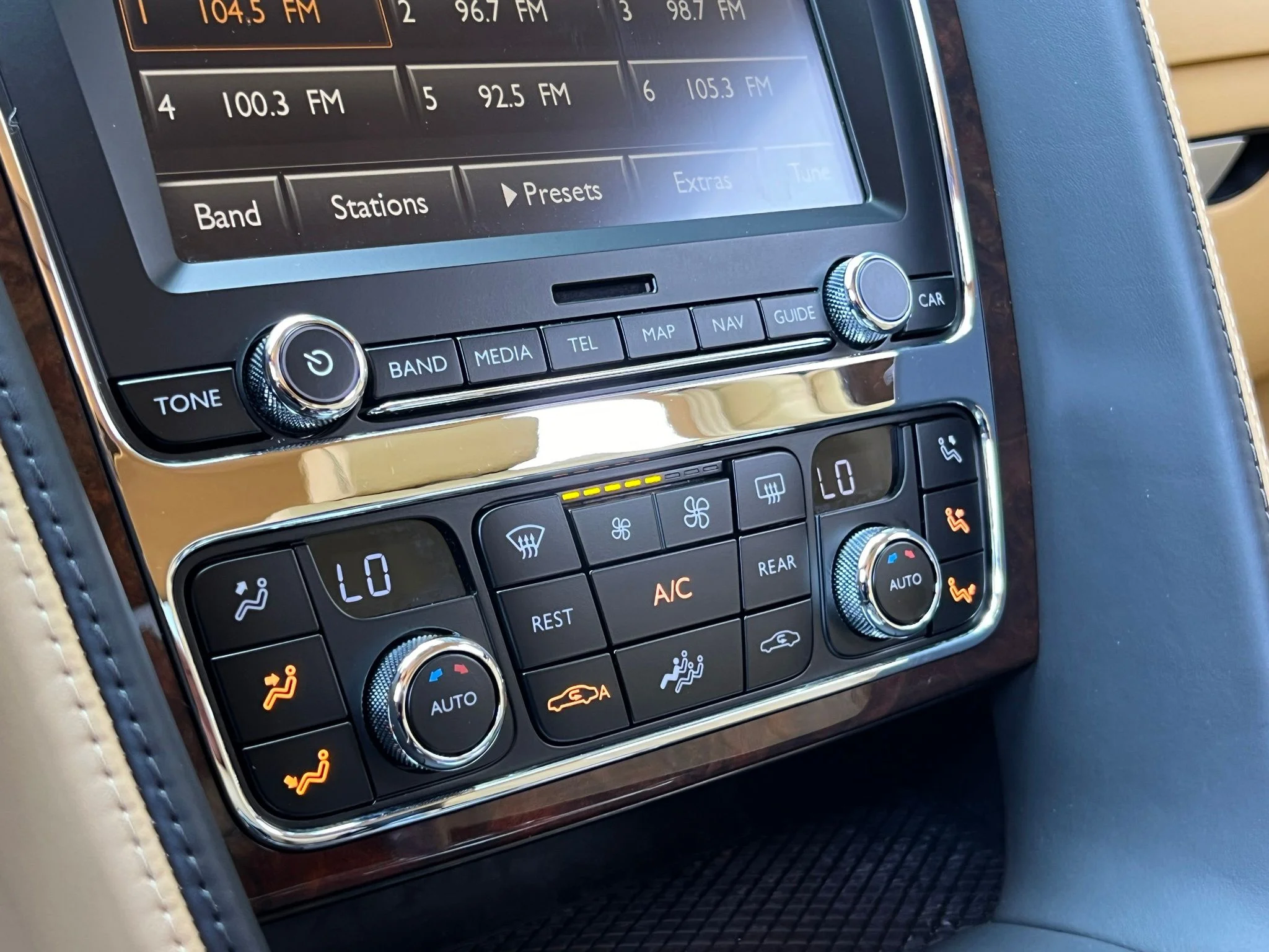 Used 2014 Black Bentley Base image 31