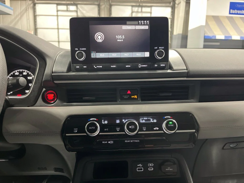 2023 Honda Pilot LX - Photo 21